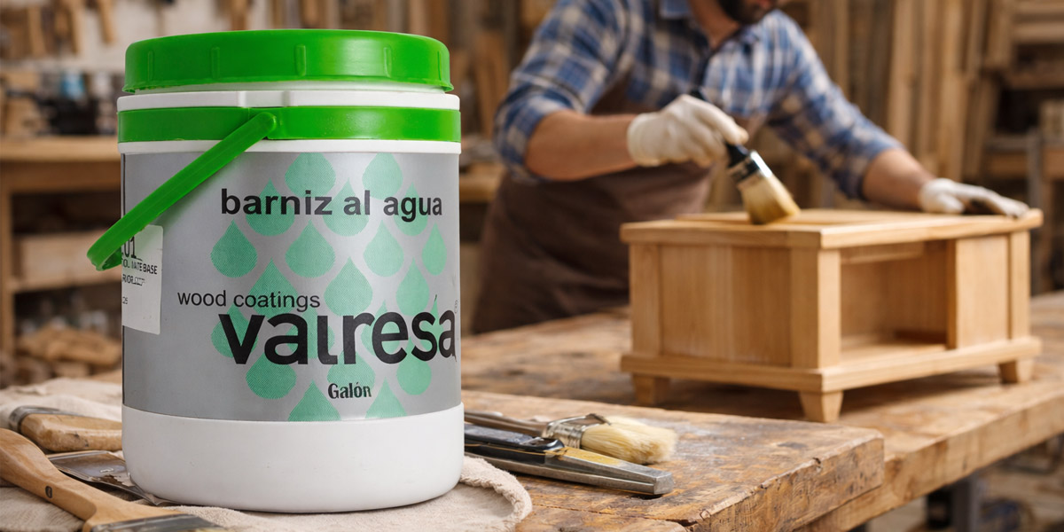 Barniz base agua para madera: ventajas, limitaciones y cómo aplicarlo